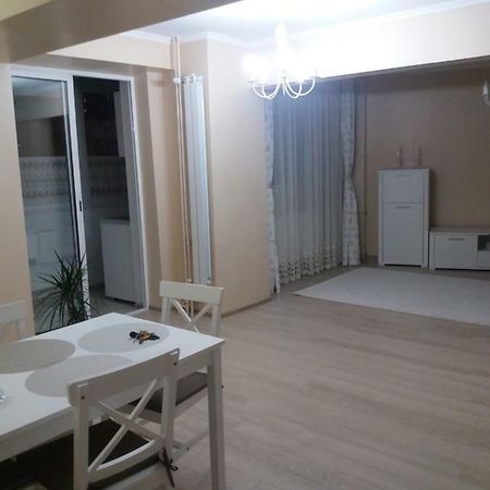 Juli'S Apartment Oradea Exterior foto